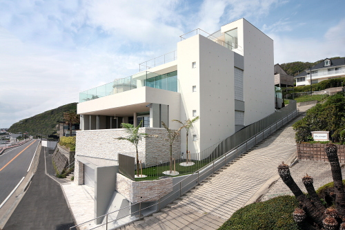 南葉山ゲストハウス　南東側外観