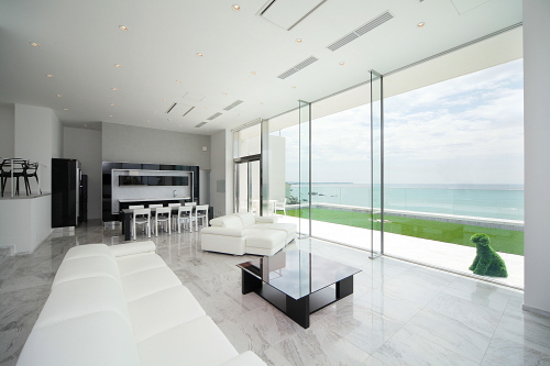 南葉山ゲストハウス　2Ｆリビング内観